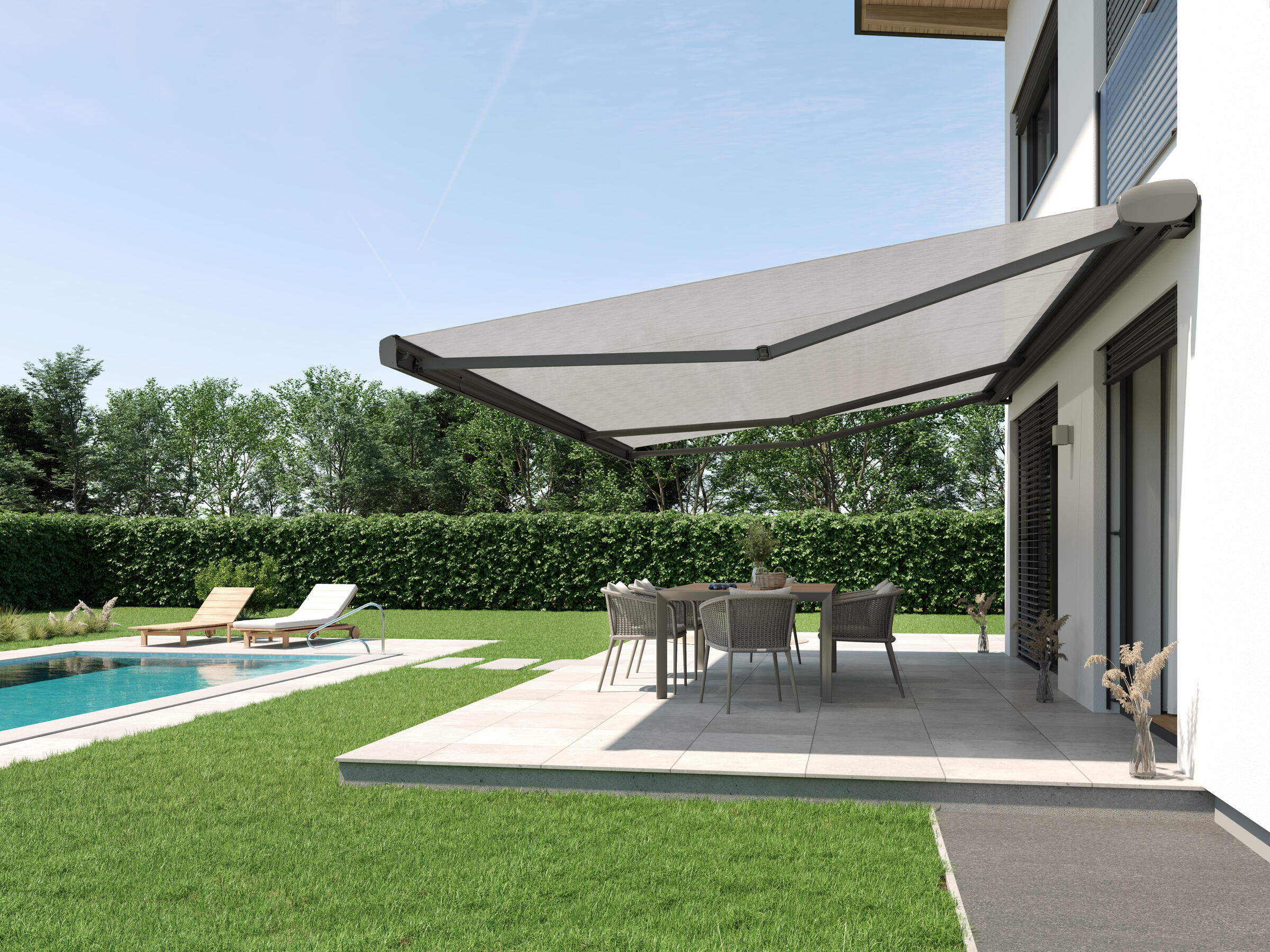 Modern terras met grote zonnetent en veel schaduw